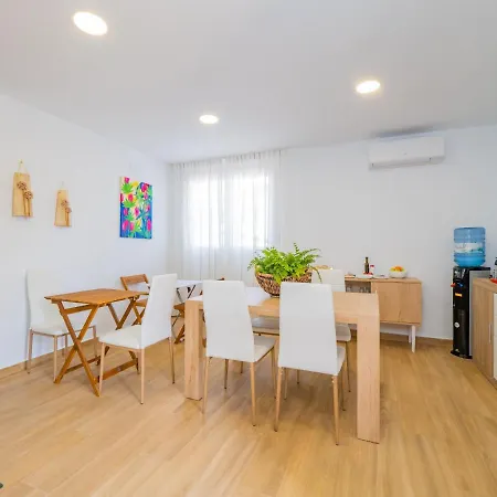 Guest house Cubo's William's Sunny 5 With Breakfast *